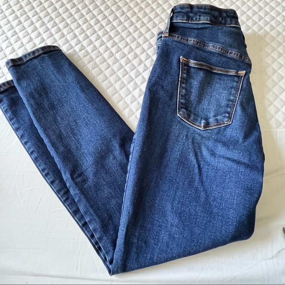 Universal Thread High Rise Skinny Jeans Medium Wash Size 2 26S